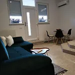Apartment Charlie